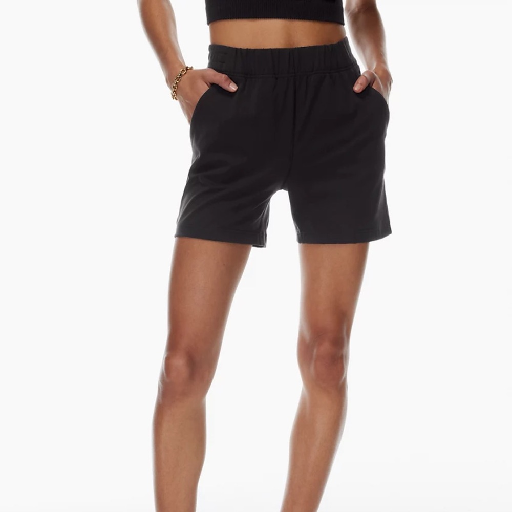Aritzia Weekender Short